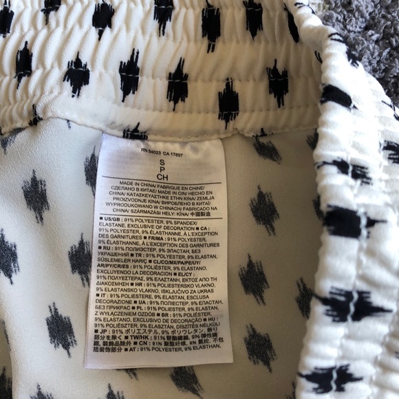 Off-white and black spot Banana Republic shorts! - Picture 5 of 6